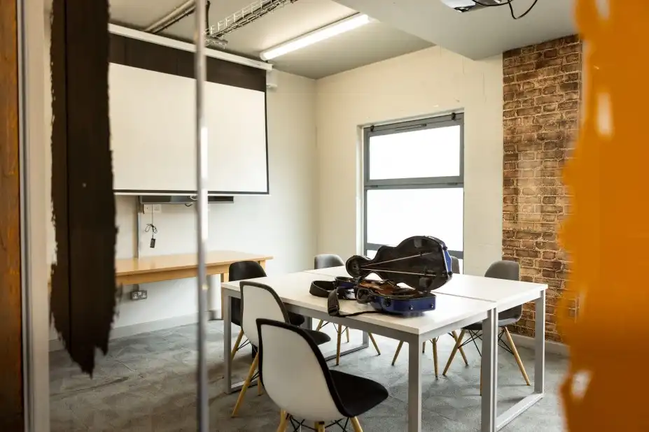 ep-london-language-school-common-room-3
