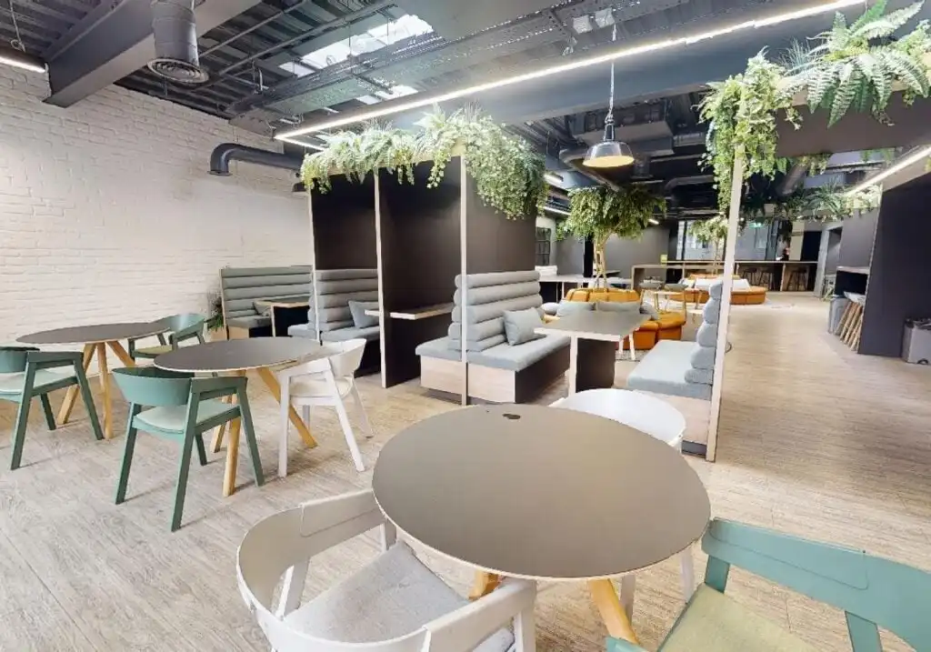 EC-London-language-school-amenities-study-area-1024x717