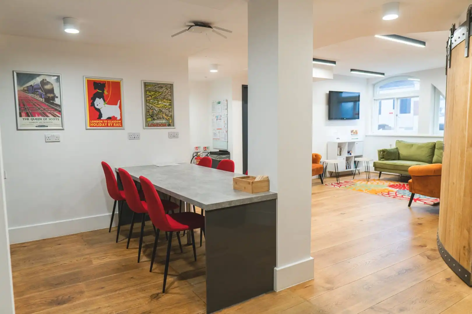 EC-London-language-school-lounge-area