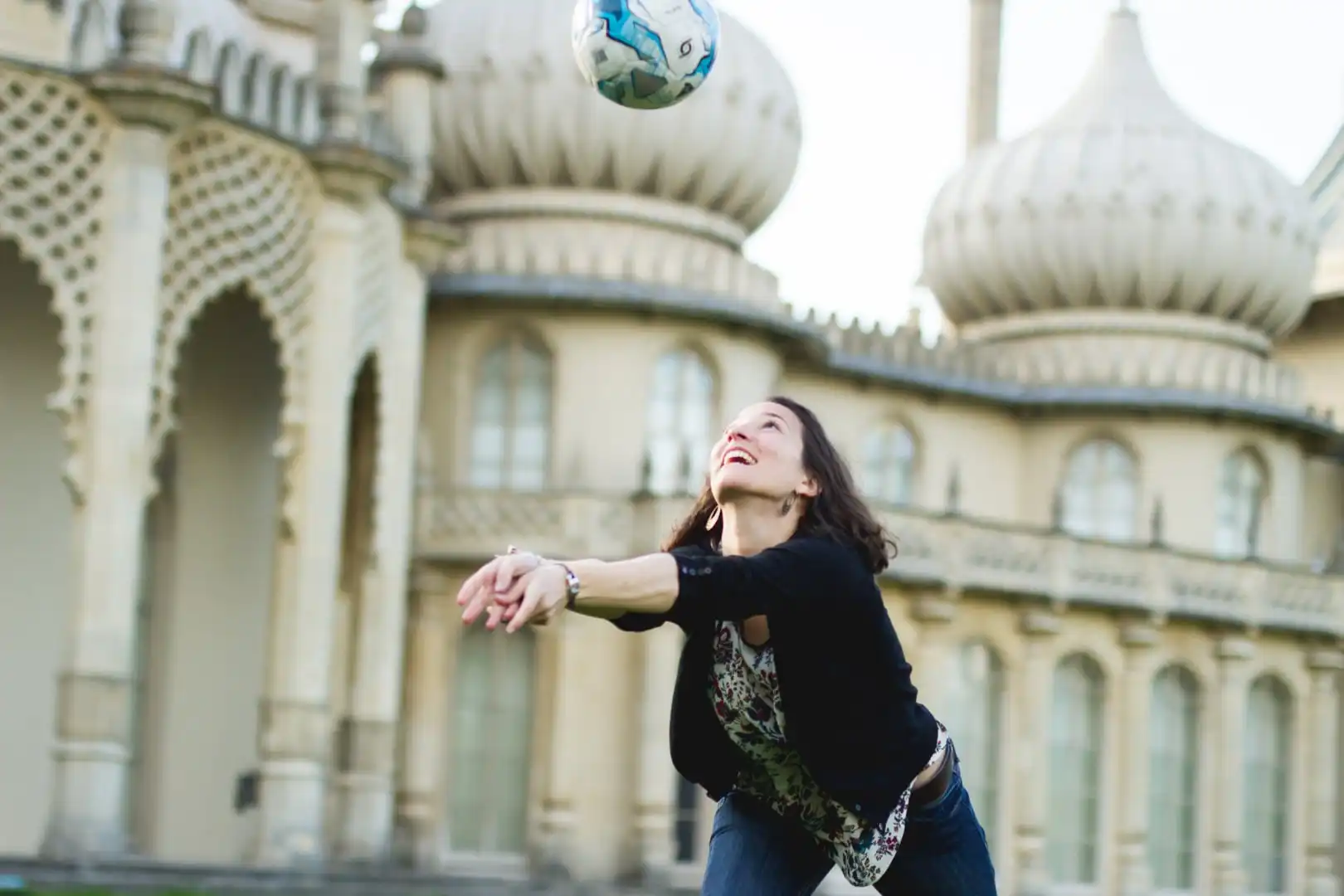ec-brighton-language-school-student-volleyball-royalpavilion