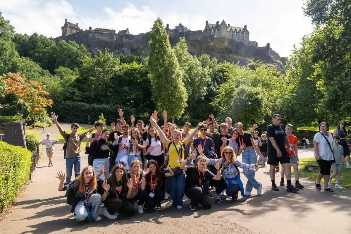 ces-edinburgh-language-school-students (2)