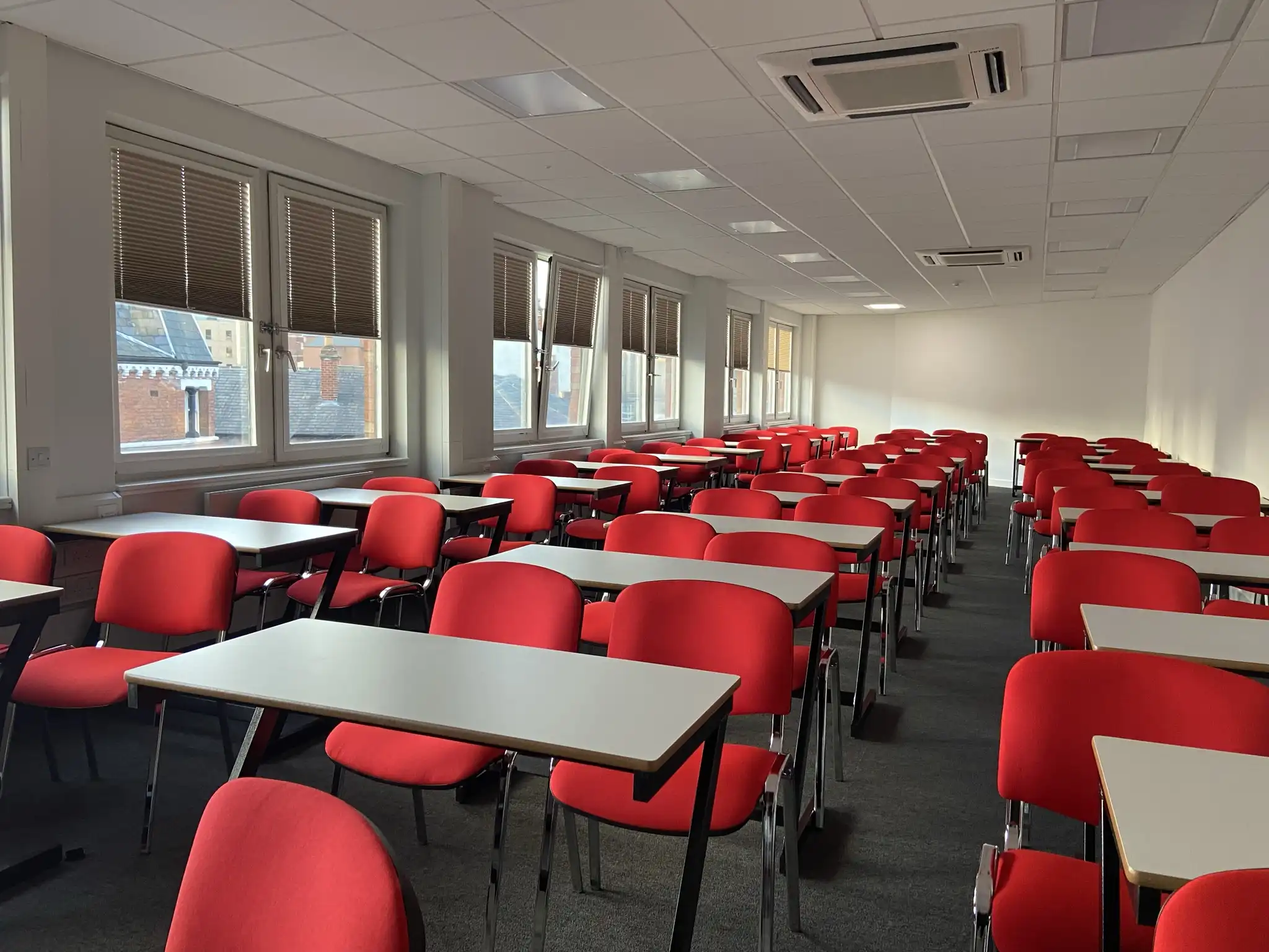 ep-leeds-language-school-classroom