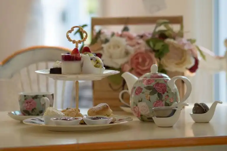 kaplan-social-activities-cambridge-afternoon-tea