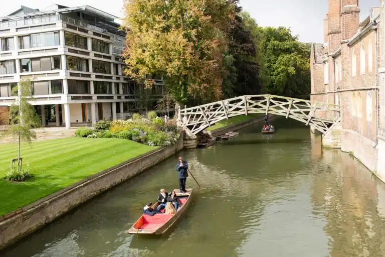 kaplan-social-activities-cambridge-punting