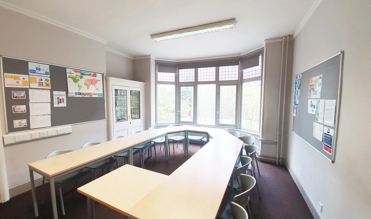 stafford-house-canterbury-language-school-classroom